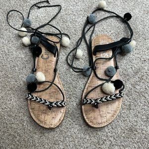 Circus by Sam Edelman size 8 grey white black puff ball sandals